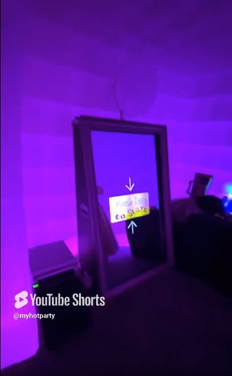 Mirror Me Inflatable closer look